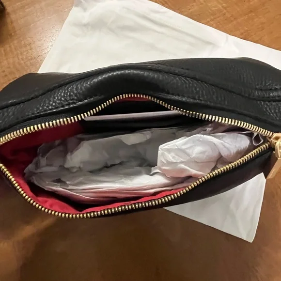 Hammitt VIP Medium Black/Brushed Gold Red Zipper Bag - Picture 5 of 12